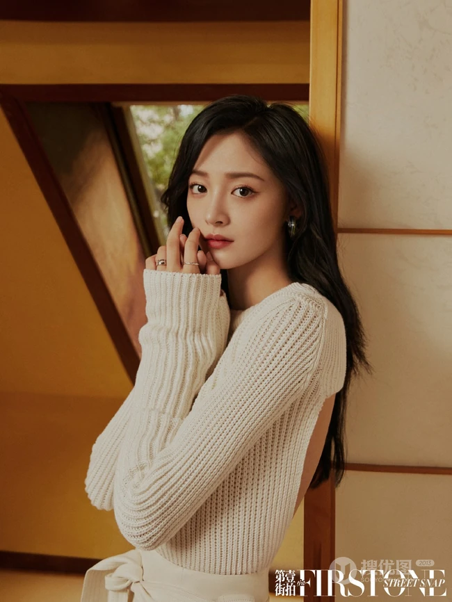 周洁琼柔美写真，多套服饰，知性优雅动人心弦
