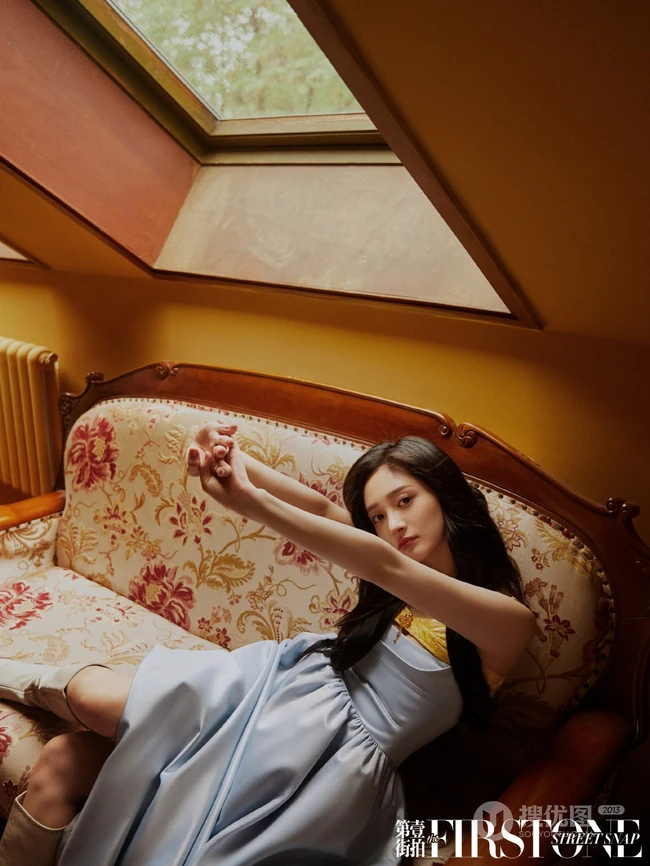 周洁琼柔美写真，多套服饰，知性优雅动人心弦