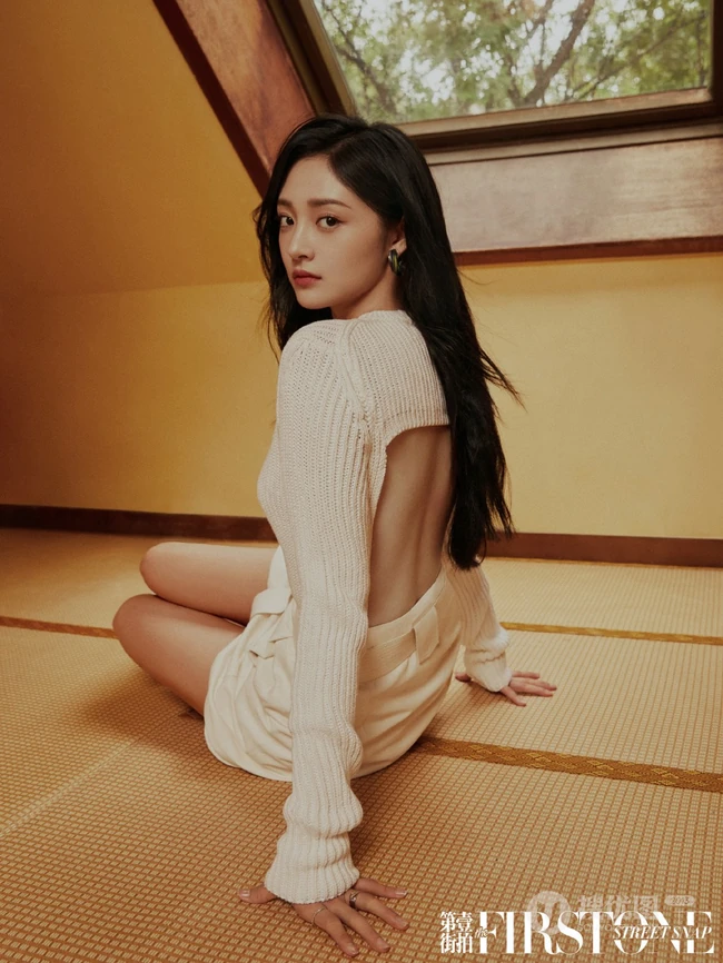 周洁琼柔美写真，多套服饰，知性优雅动人心弦