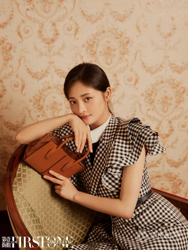 周洁琼柔美写真，多套服饰，知性优雅动人心弦