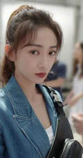 吴谨言简洁随心高扎马尾发型路人街拍既视感写真美照