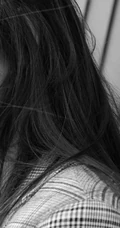 唐莉佳格纹西服短裤户外美拍黑白写真，尽显白皙修长大线条感