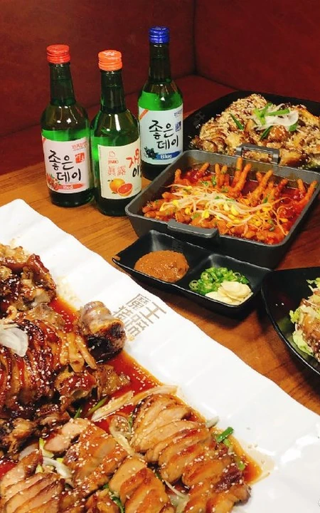 先来一波韩国料理，再来个餐后冰激凌蛋糕，真是愉快的一天