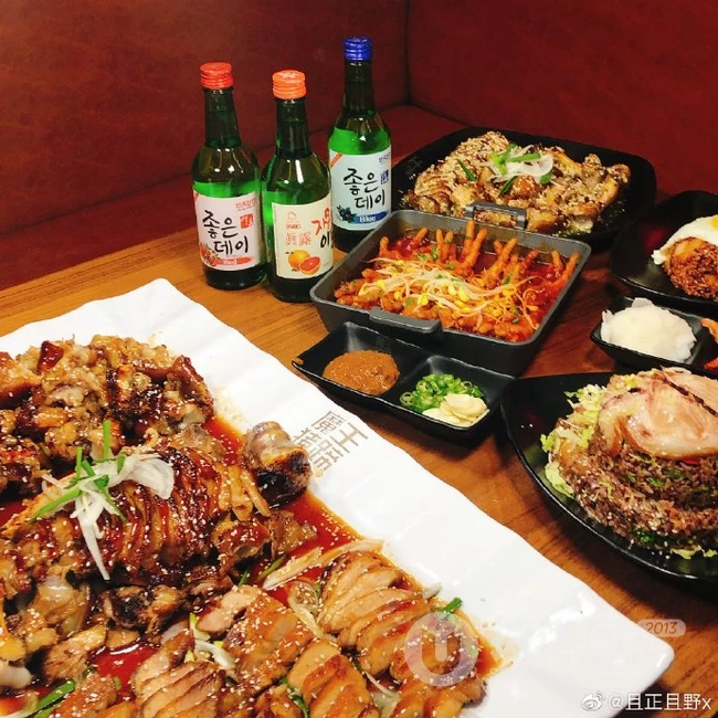 先来一波韩国料理，再来个餐后冰激凌蛋糕，真是愉快的一天 第1张