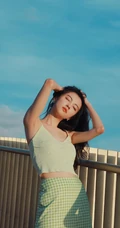 复古，港风，长发飘逸肩带衣格子裙气质小脸少女天台写真图片