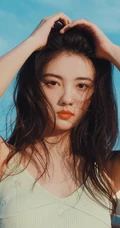 复古，港风，长发飘逸肩带衣格子裙气质小脸少女天台写真图片