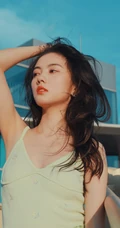 复古，港风，长发飘逸肩带衣格子裙气质小脸少女天台写真图片