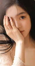 好精致漂亮的女孩，高颜值少女蕾丝衣短裤温暖动人室内写真图片