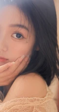 好精致漂亮的女孩，高颜值少女蕾丝衣短裤温暖动人室内写真图片