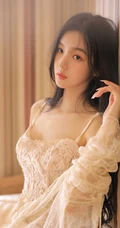 好精致漂亮的女孩，高颜值少女蕾丝衣短裤温暖动人室内写真图片
