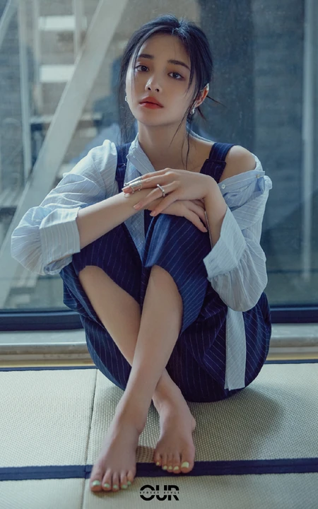 周洁琼背带连体衣裤唯美复古杂志写真图集