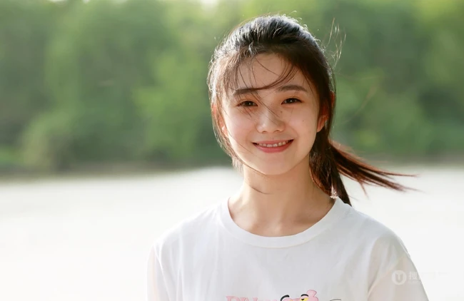 张艺谋执导谍战片《悬崖之上》首曝预告，00后&ldquo;谋女郎&rdquo;刘浩存正式出场
