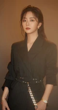 谭松韵非常好看竖纹西装短裙写真美照
