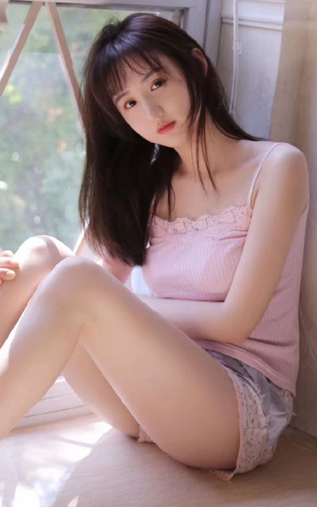 稚气未脱可爱气质可爱少女多套服饰居家清新灵动大胆写真图片