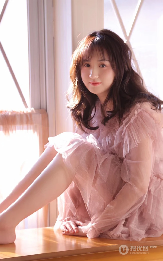 稚气未脱可爱气质可爱少女多套服饰居家清新灵动大胆写真图片