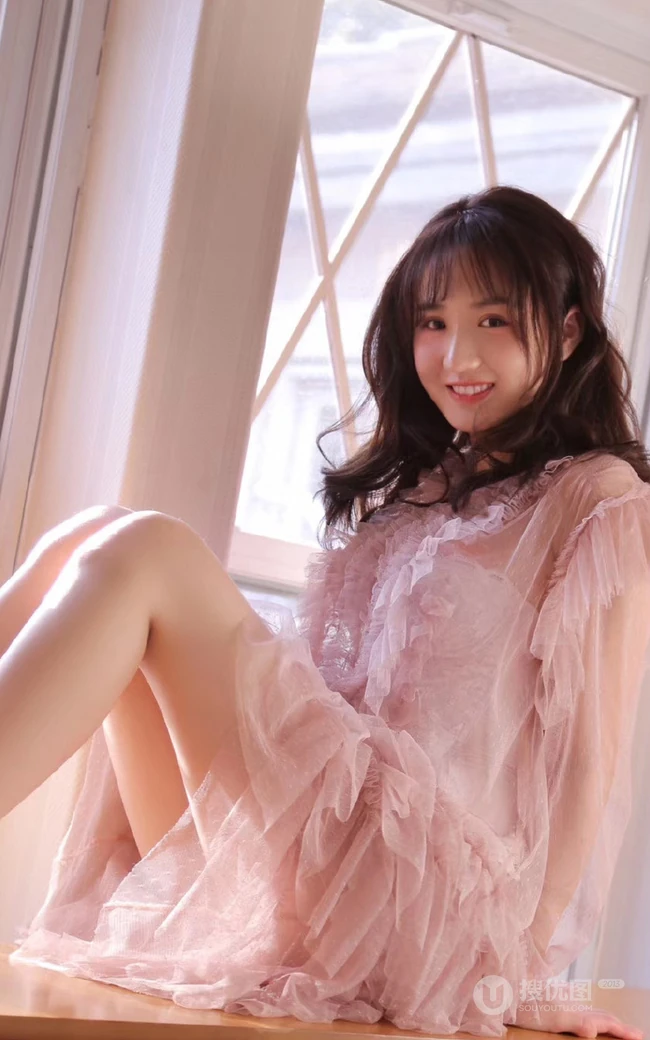 稚气未脱可爱气质可爱少女多套服饰居家清新灵动大胆写真图片