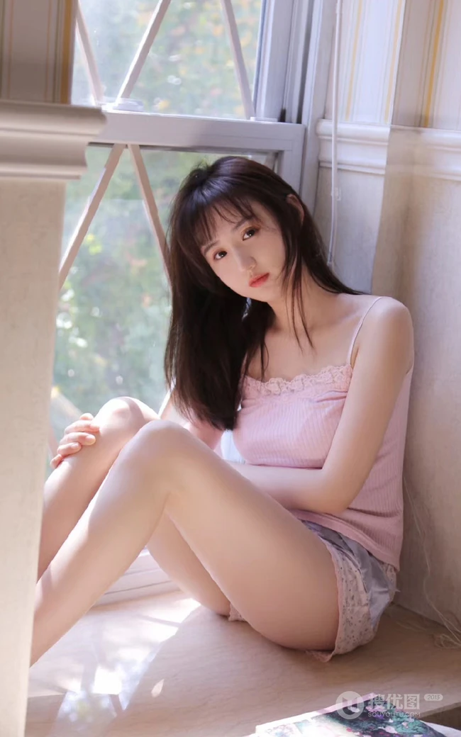稚气未脱可爱气质可爱少女多套服饰居家清新灵动大胆写真图片