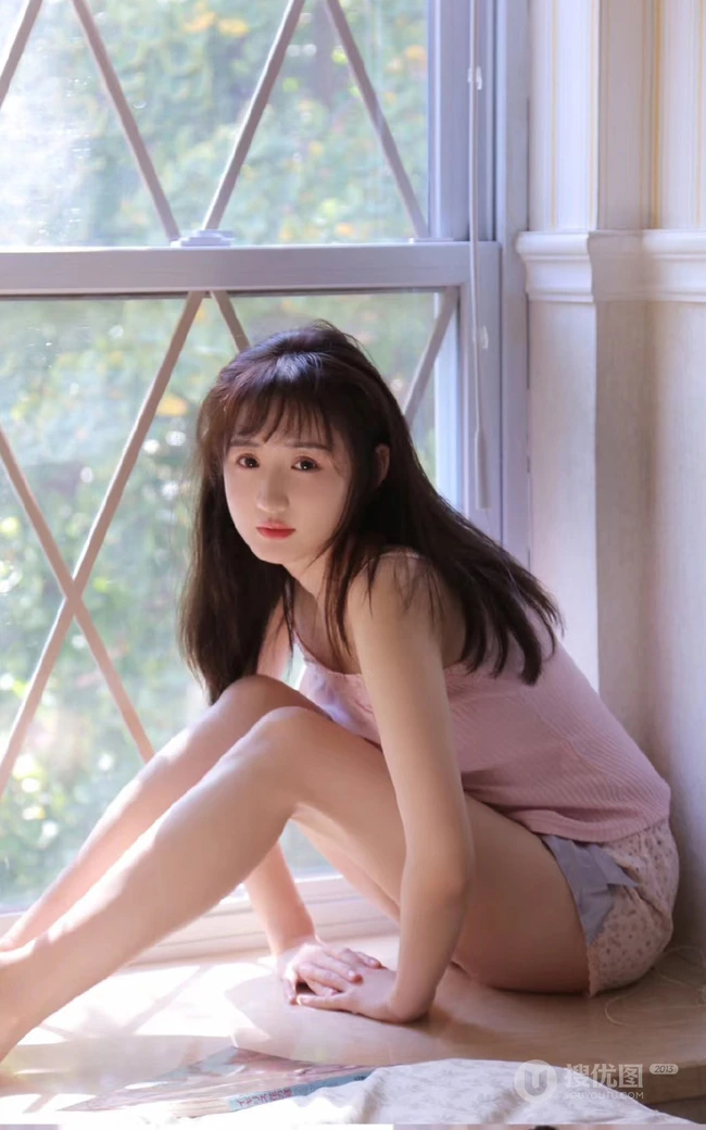 稚气未脱可爱气质可爱少女多套服饰居家清新灵动大胆写真图片