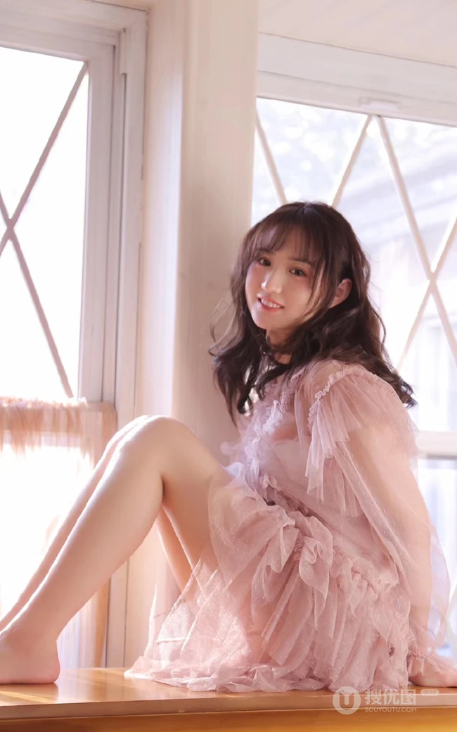 稚气未脱可爱气质可爱少女多套服饰居家清新灵动大胆写真图片
