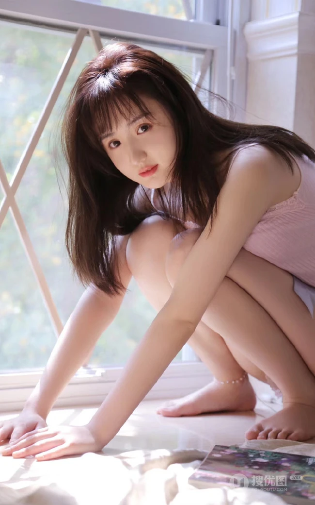 稚气未脱可爱气质可爱少女多套服饰居家清新灵动大胆写真图片