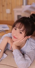 稚气未脱可爱气质可爱少女多套服饰居家清新灵动大胆写真图片