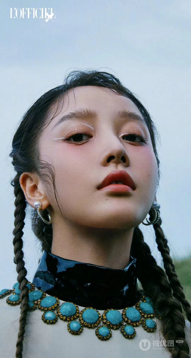 姜贞羽户外森系写真登某杂志图片