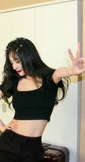 杨幂的亚洲蹲！杨幂亚洲蹲俏皮可爱写真图片