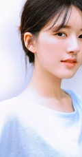 赵露思甜美好看写真，清爽休闲T恤着身，简洁干净又清新