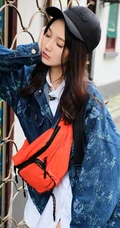 刘力菲潮流穿搭现身街头甜美可爱写真图片