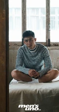 黄景瑜帅气时尚杂志写真，五官俊朗，轮廓分明，绅士感十足