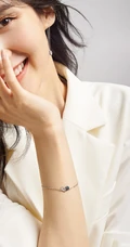 哈尔滨女演员路晨西服短裙魅力写真
