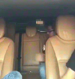 恐怖的打火机，这是打火机的火太大，还是车里有什么气体？