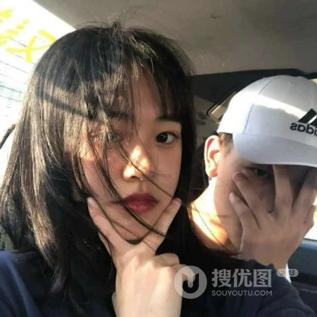 真实情侣日常逗比可爱互怼恩爱头像，真人情侣一人一半配对头像图片