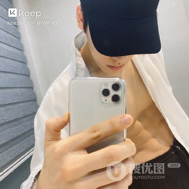 王子异肌肉图片，穿衣显瘦，脱衣有肌肉，西装总裁王子异肌肉写真图片