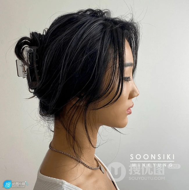 女生绑发发型，夏日避暑神器&ldquo;鲨鱼发夹&rdquo;绑发发型图集，美貌时髦兼具 第8张