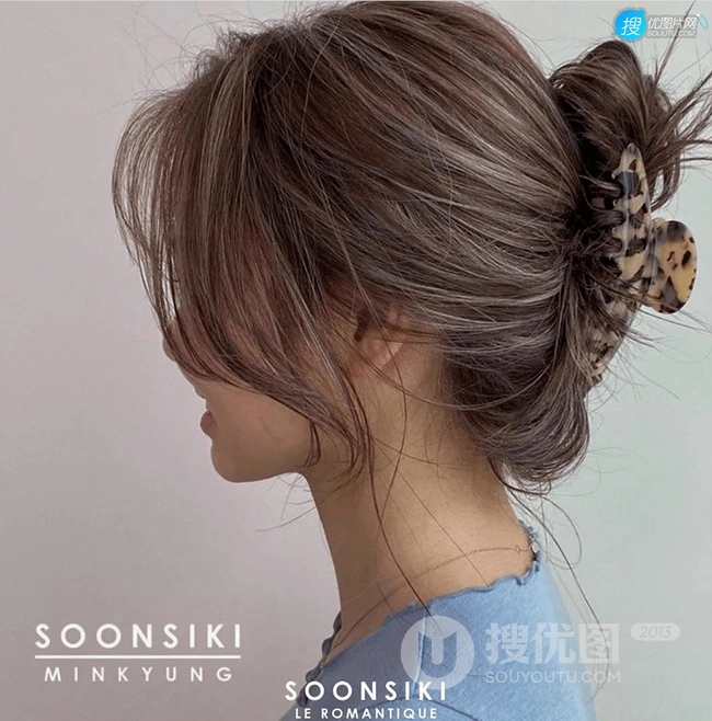 女生绑发发型，夏日避暑神器&ldquo;鲨鱼发夹&rdquo;绑发发型图集，美貌时髦兼具 第3张