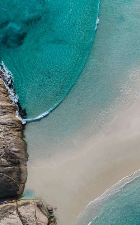 湛蓝的大海，海岸，沙滩，俯瞰，唯美大海风光景色壁纸图片