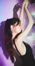 徐璐超气质图片，徐璐V领肩带黑裙着身，显匀称身形白皙肌肤写真照片