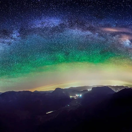 给人以震撼感的星空，星光，乌云，流星等唯美意境自然风光图片