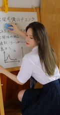 笑容超甜，高颜值女生小姐姐清新学生制服装教室写真美图