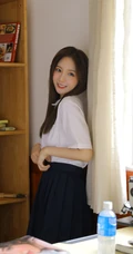 笑容超甜，高颜值女生小姐姐清新学生制服装教室写真美图