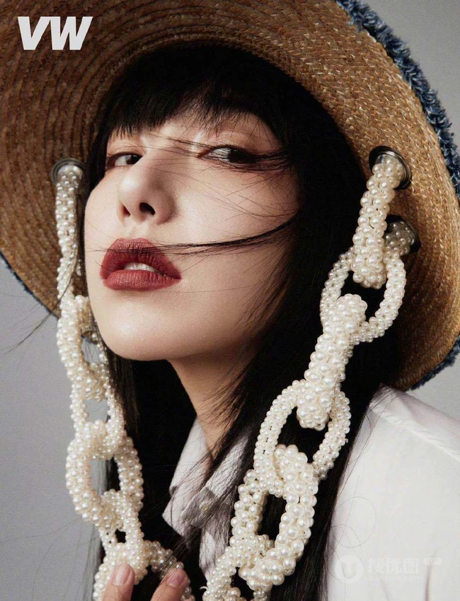阚清子微博晒酷美个性，时尚，非主流，湿发遮眼杂志写真美照