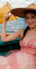 angelababy化身海岛少女，体验海岛渔民生活旅拍写真杂志美照
