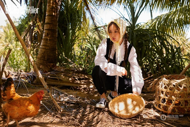 angelababy化身海岛少女，体验海岛渔民生活旅拍写真杂志美照