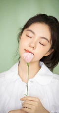 赵今麦高扎马尾清新爽朗白衣牛仔裙街拍写真照
