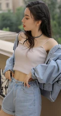 酷酷的女孩，牛仔衣，背心，牛仔短裤长发细腰女生酷美室内写真图片