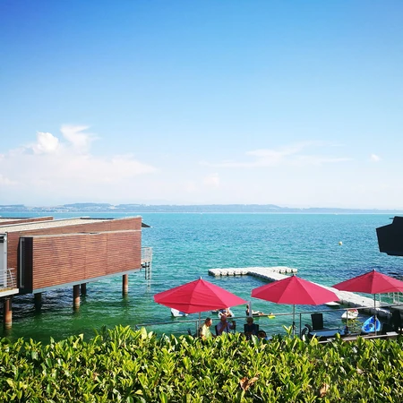 瑞士风景-瑞士境内最大的湖泊，景色宜人的纳沙泰尔湖图片