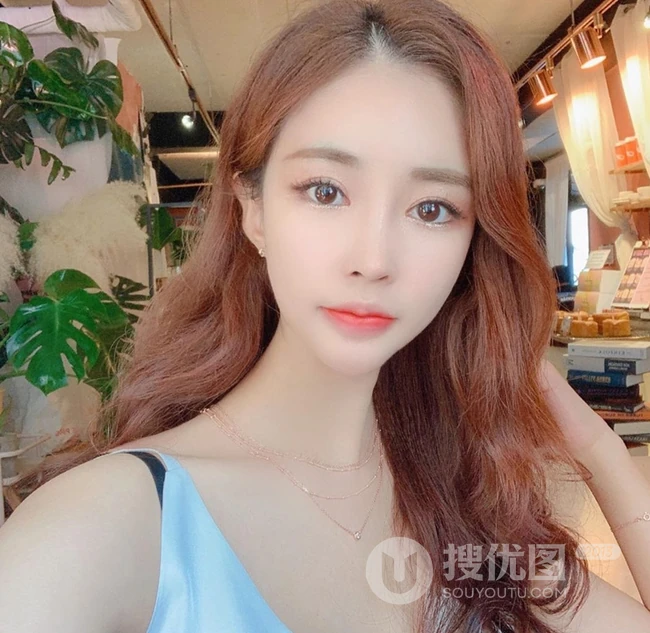 气质韩系小姐姐的长卷发发型，让人一看就喜欢的气质女生范水波纹发型图片 第7张