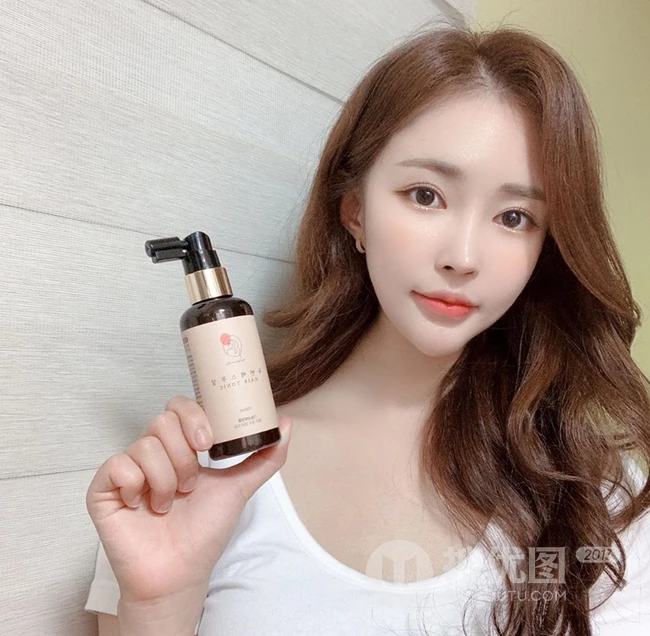 气质韩系小姐姐的长卷发发型，让人一看就喜欢的气质女生范水波纹发型图片 第18张