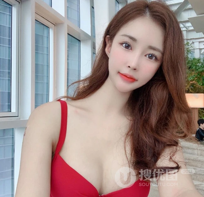气质韩系小姐姐的长卷发发型，让人一看就喜欢的气质女生范水波纹发型图片 第8张